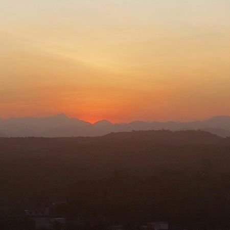 Apartamento Aconchegante, Linda Vista E Com Garagem กวาราปารี ภายนอก รูปภาพ