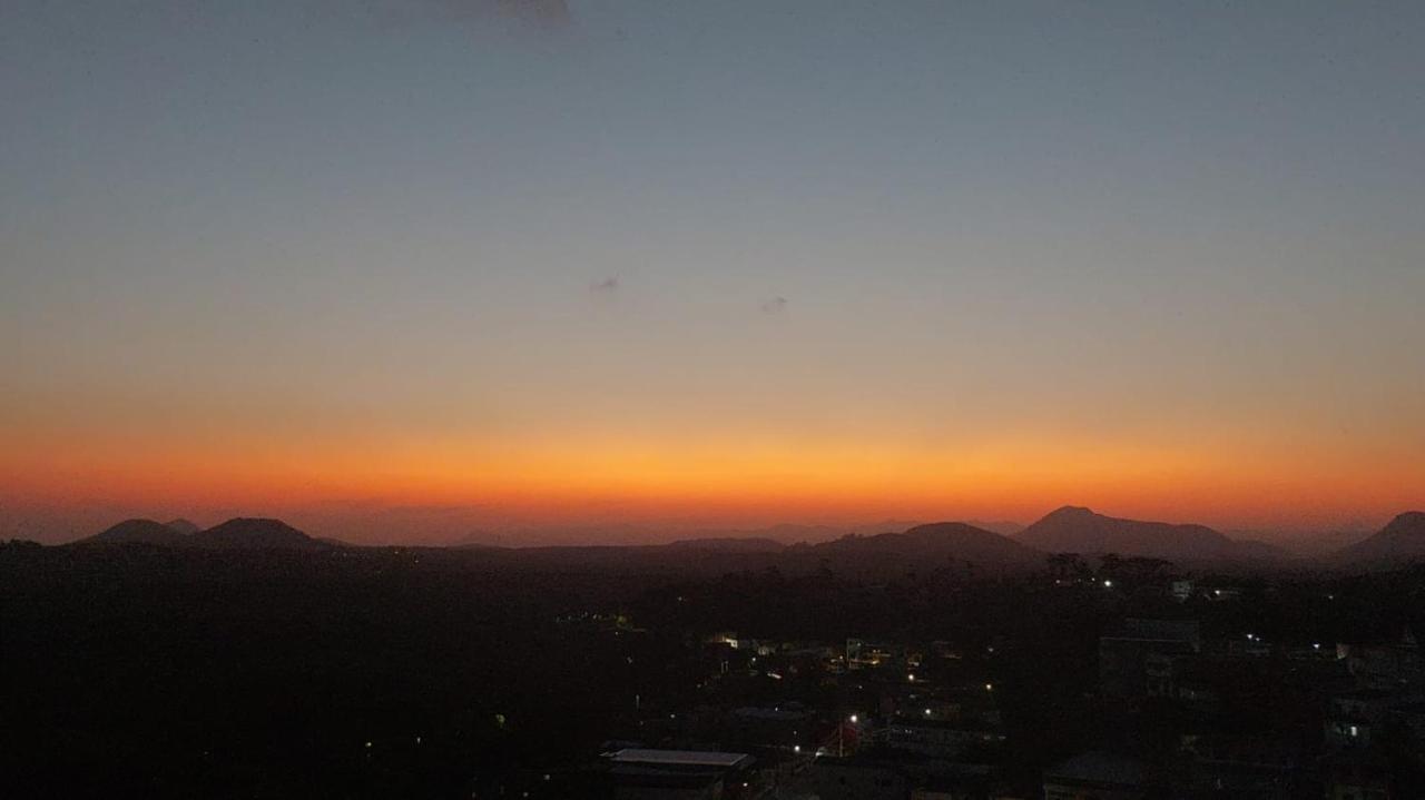 Apartamento Aconchegante, Linda Vista E Com Garagem กวาราปารี ภายนอก รูปภาพ